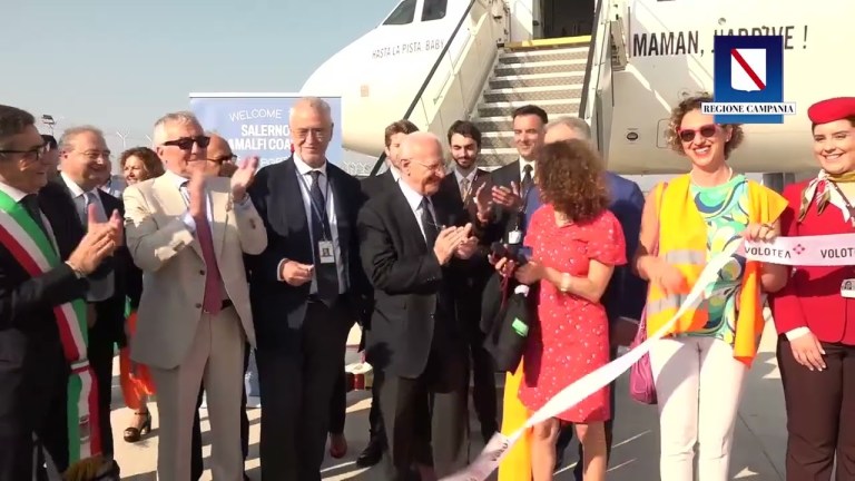 De Luca – Prima partenza dall’aeroporto di Salerno-Costa d’Amalfi (11.07.24) De Luca – Prima partenza dall’aeroporto di Salerno-Costa d’Amalfi (11.07.24)