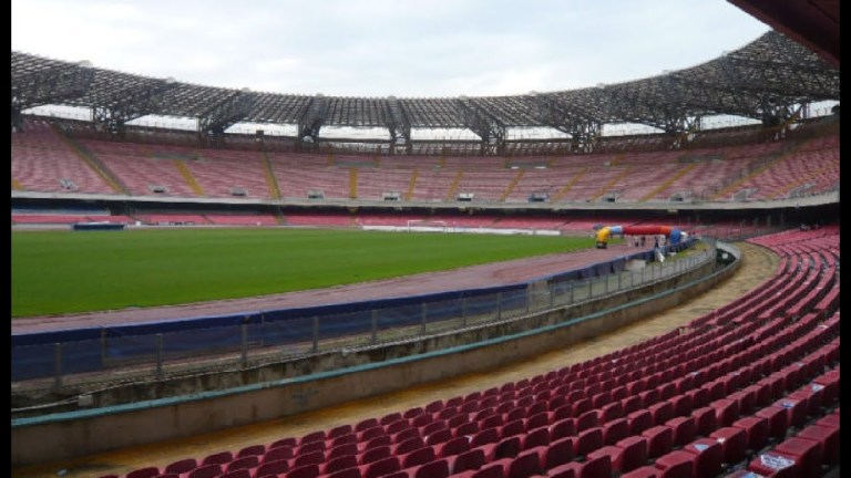 Napoli. Stadio San Paolo, tutto pronto per la nuova pista di atletica per le Universiadi Napoli. Stadio San Paolo, tutto pronto per la nuova pista di atletica per le Universiadi