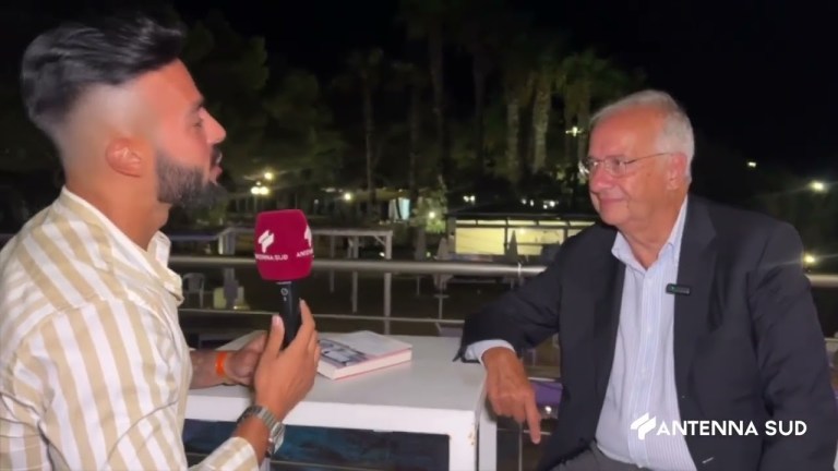 Intervista a Walter Veltroni, dal linciaggio di Carretta al rischio social Intervista a Walter Veltroni, dal linciaggio di Carretta al rischio social