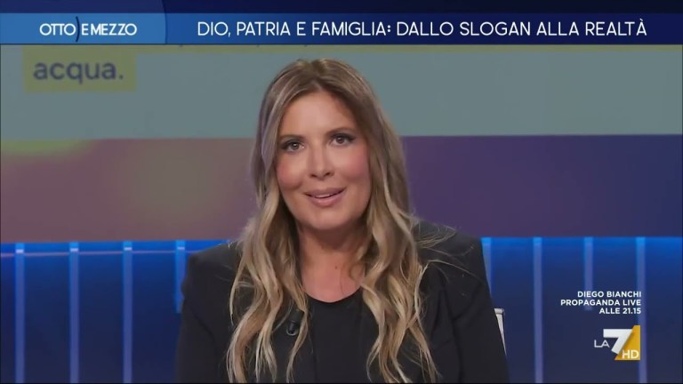 Meloni lascia Giambruno, il commento di Selvaggia Lucarelli: “Le ha fatto fare una figura … Meloni lascia Giambruno, il commento di Selvaggia Lucarelli: “Le ha fatto fare una figura …