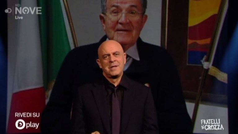 Crozza-Prodi: nel Pd non si litiga mai, si vogliono tutti bene Crozza-Prodi: nel Pd non si litiga mai, si vogliono tutti bene