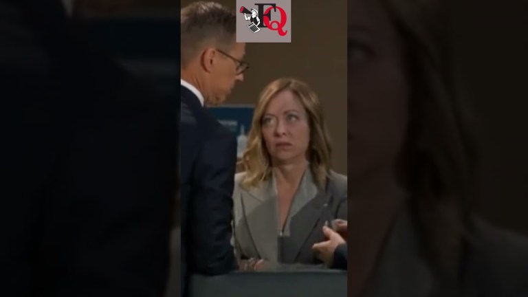 MELONI SPAZIENTITA AL VERTICE NATO, GUARDA L’OROLOGIO (CHE NON HA) E FA SMORFIE #news #shorts MELONI SPAZIENTITA AL VERTICE NATO, GUARDA L’OROLOGIO (CHE NON HA) E FA SMORFIE #news #shorts