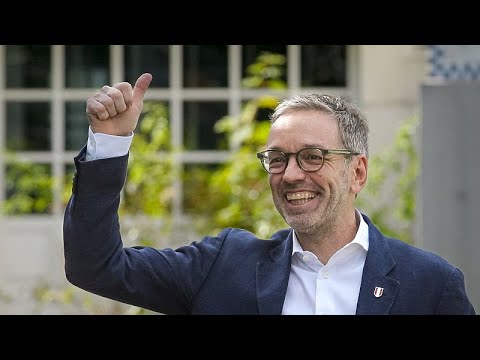 Elezioni in Austria, exit poll: estrema destra di FPÖ in vantaggio, incognita per il nuovo governo Elezioni in Austria, exit poll: estrema destra di FPÖ in vantaggio, incognita per il nuovo governo