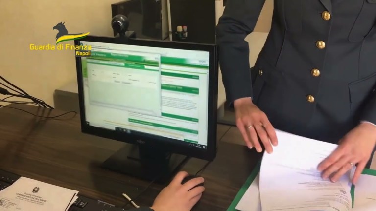 GDF Napoli – Arrestati consigliere e dirigente del comune di Giugliano GDF Napoli – Arrestati consigliere e dirigente del comune di Giugliano