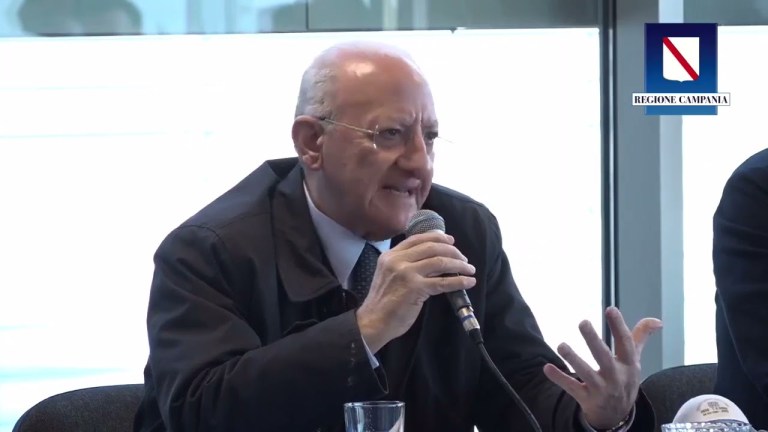 De Luca – 100 nuove assunzioni in Air Campania (28.12.22) De Luca – 100 nuove assunzioni in Air Campania (28.12.22)