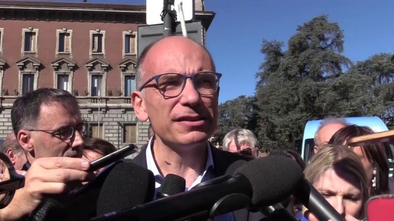 A Monza Letta sfida la Lega con 500 sindaci: “Pontida oggi è diventata provincia dell’Ungheria” A Monza Letta sfida la Lega con 500 sindaci: “Pontida oggi è diventata provincia dell’Ungheria”