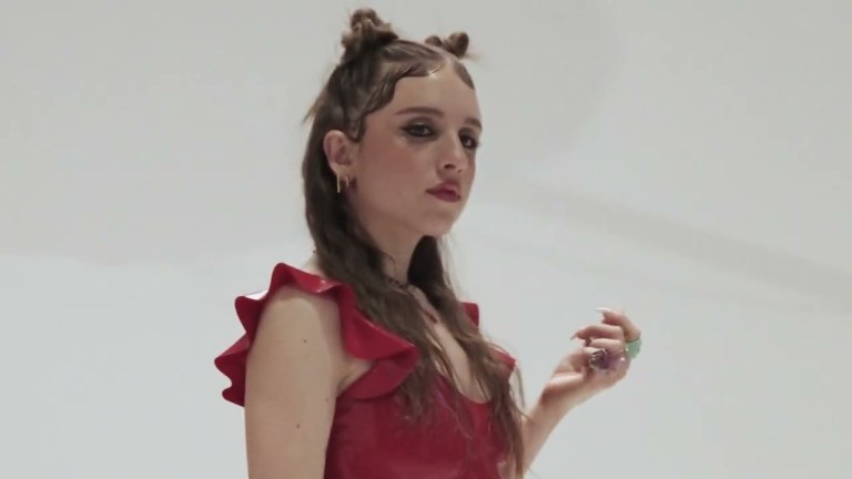 Angelina Mango – uguale a me feat. Marco Mengoni (Visual Video) Angelina Mango – uguale a me feat. Marco Mengoni (Visual Video)