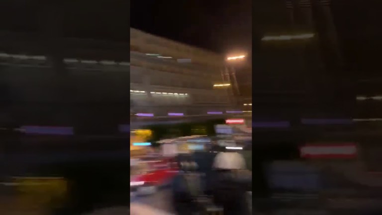 Protesta a Napoli: Inno al Governatore della Campania “De Luca De Luca Vaffanculo” Protesta a Napoli: Inno al Governatore della Campania “De Luca De Luca Vaffanculo”