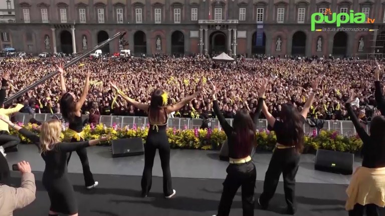 Napoli, “Bella così”: migliaia di studenti in piazza per la Giornata della Donna (07.03.25) Napoli, “Bella così”: migliaia di studenti in piazza per la Giornata della Donna (07.03.25)