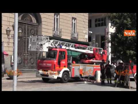 I comitati per la casa occupano la sede del comune di Napoli I comitati per la casa occupano la sede del comune di Napoli