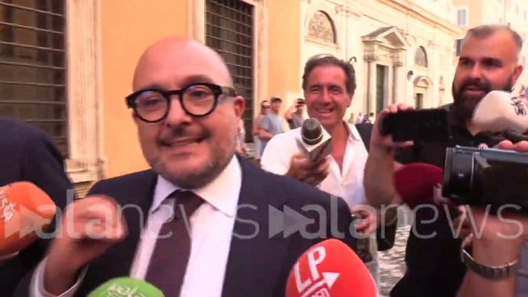 Santanché, Sangiuliano risponde a suo modo: “Iliade ed Odissea sempre attuali: notizie già vecchie” Santanché, Sangiuliano risponde a suo modo: “Iliade ed Odissea sempre attuali: notizie già vecchie”