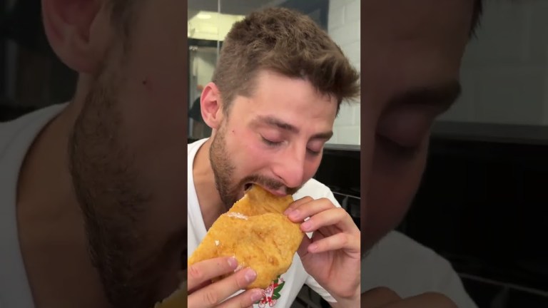 LE MIGLIORI PIZZE FRITTE di NAPOLI | PRATTQUELLO LE MIGLIORI PIZZE FRITTE di NAPOLI | PRATTQUELLO