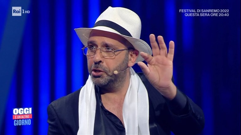 Sanremo 2022, Checco Zalone conquista l’Ariston tra gag e risate – Oggi è un altro giorno 03/02/2022 Sanremo 2022, Checco Zalone conquista l’Ariston tra gag e risate – Oggi è un altro giorno 03/02/2022