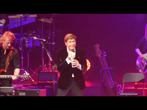 Gianni Morandi – Bella signora (Gianni fra il pubblico) – Roma, 18 marzo 2023 Gianni Morandi – Bella signora (Gianni fra il pubblico) – Roma, 18 marzo 2023