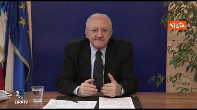 De Luca: “Sto facendo il sindaco di Napoli come secondo lavoro” De Luca: “Sto facendo il sindaco di Napoli come secondo lavoro”