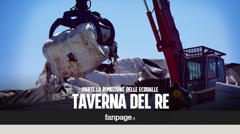 Taverna del Re, parte la rimozione delle ecoballe. De Luca: “Non saremo più la terra dei fuochi” Taverna del Re, parte la rimozione delle ecoballe. De Luca: “Non saremo più la terra dei fuochi”