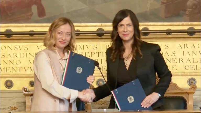 GIORGIA MELONI IN SARDEGNA PER FIRMARE L’ACCORDO PER LO SVILUPPO E LA COESIONE TRA GOVERNO E REGIONE GIORGIA MELONI IN SARDEGNA PER FIRMARE L’ACCORDO PER LO SVILUPPO E LA COESIONE TRA GOVERNO E REGIONE