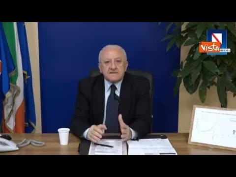 De Luca: «Feste di laurea? Vi mandiamo i carabinieri col lanciafiamme» De Luca: «Feste di laurea? Vi mandiamo i carabinieri col lanciafiamme»