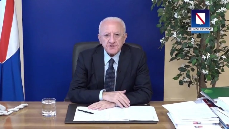 SANGIULIANO, DE LUCA: “SIAMO TRA IL CIRCO EQUESTRE E IL CABARET” SANGIULIANO, DE LUCA: “SIAMO TRA IL CIRCO EQUESTRE E IL CABARET”