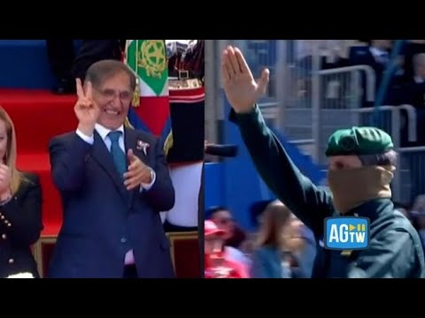 Il passaggio del gruppo operativo incursori alla parata del 2 giugno Il passaggio del gruppo operativo incursori alla parata del 2 giugno