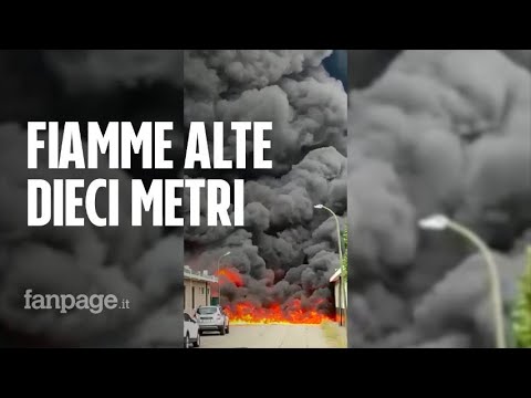 Incendio a San Giuliano Milanese, i testimoni: “I soccorsi sono arrivati dopo più di mezz’ora” Incendio a San Giuliano Milanese, i testimoni: “I soccorsi sono arrivati dopo più di mezz’ora”