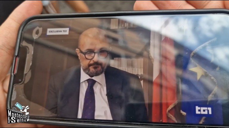 MontecitorioSelfie – “Le lacrime di Sangiuliano” MontecitorioSelfie – “Le lacrime di Sangiuliano”