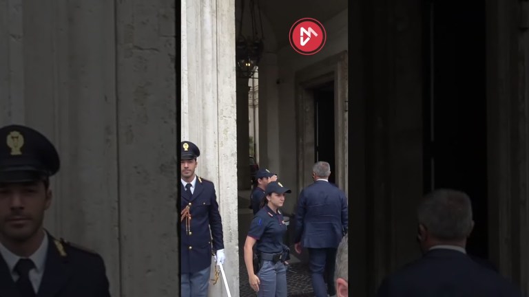 Svarione Sangiuliano, Il #ministro non risponde alla #domanda su #galileo e #colombo Svarione Sangiuliano, Il #ministro non risponde alla #domanda su #galileo e #colombo