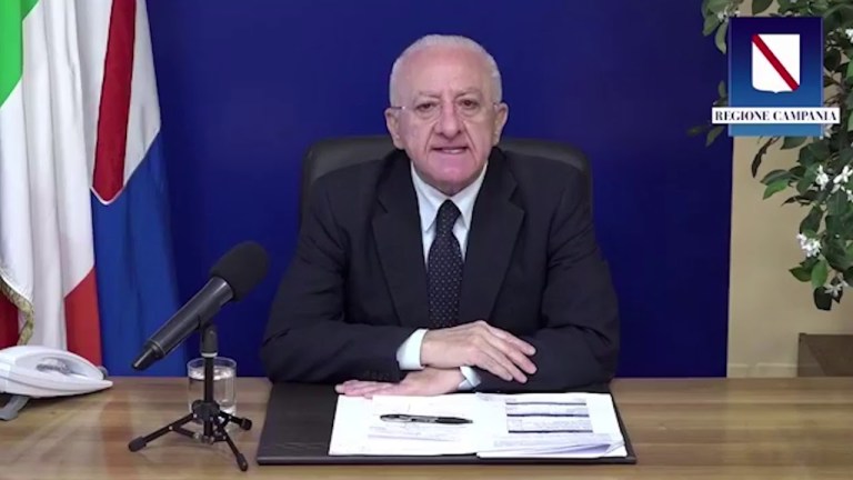 IN CAMPANIA CONTINUA A CRESCERE LA CURVA DEI CONTAGI, DE LUCA: “CERCHIAMO DI ESSERE RESPONSABILI” IN CAMPANIA CONTINUA A CRESCERE LA CURVA DEI CONTAGI, DE LUCA: “CERCHIAMO DI ESSERE RESPONSABILI”