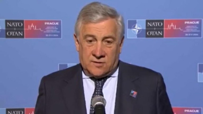 Tajani: “Posizione italiana su armi all’Ucraina è chiara” Tajani: “Posizione italiana su armi all’Ucraina è chiara”
