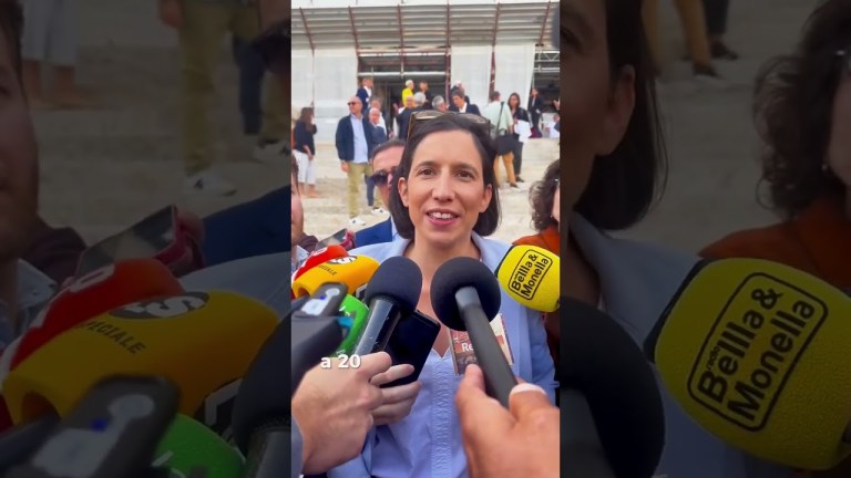 Elly Schlein – 1 milione e 300mila firme, di cui 750mila cartacee (26.09.24) Elly Schlein – 1 milione e 300mila firme, di cui 750mila cartacee (26.09.24)