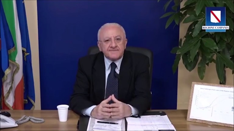 Regione Campania, De Luca: “Movida irresponsabile – Molti giovani finiti lietamente negli ospedali” Regione Campania, De Luca: “Movida irresponsabile – Molti giovani finiti lietamente negli ospedali”