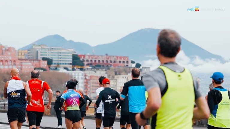 Napoli da record, domenica 23 febbraio si corre la mezza maratona Napoli da record, domenica 23 febbraio si corre la mezza maratona