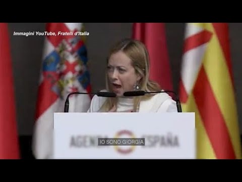 Meloni a Madrid: «Yo soy Giorgia, soy una mujer». Così ha tradotto il suo tormentone in… Meloni a Madrid: «Yo soy Giorgia, soy una mujer». Così ha tradotto il suo tormentone in…