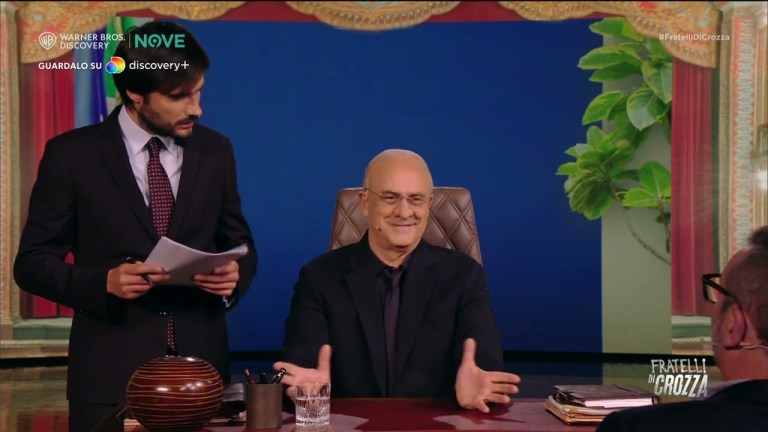 Crozza De Luca contro la Schlein: “Io non parlo della Campania, io SONO la Campania” Crozza De Luca contro la Schlein: “Io non parlo della Campania, io SONO la Campania”