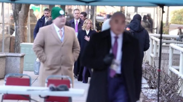 Meloni a Washington, ecco il viaggio in macchina e l’arrivo in Campidoglio Meloni a Washington, ecco il viaggio in macchina e l’arrivo in Campidoglio