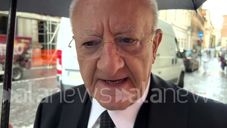 Fondi coesione, De Luca: “Con firma si conclude vicenda complicata. Meloni? Ora collaboriamo” Fondi coesione, De Luca: “Con firma si conclude vicenda complicata. Meloni? Ora collaboriamo”