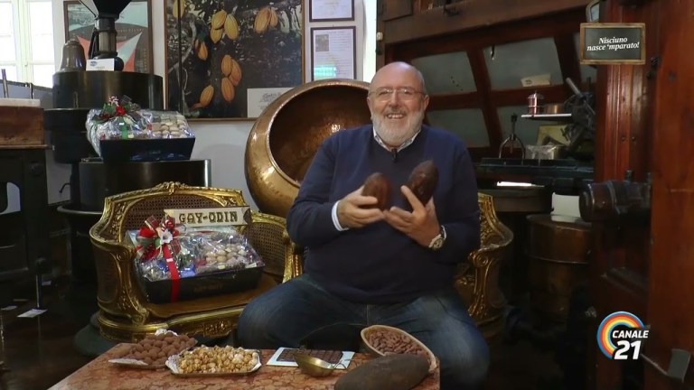 AMEDEO COLELLA | Nisciuno Nasce ‘Mparato – Napoli e il Cioccolato | CANALE 21 AMEDEO COLELLA | Nisciuno Nasce ‘Mparato – Napoli e il Cioccolato | CANALE 21