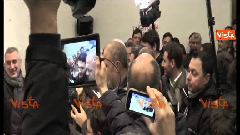 DE LUCA VINCE LE PRIMARIE PD IN CAMPANIA – I FESTEGGIAMENTI DE LUCA VINCE LE PRIMARIE PD IN CAMPANIA – I FESTEGGIAMENTI