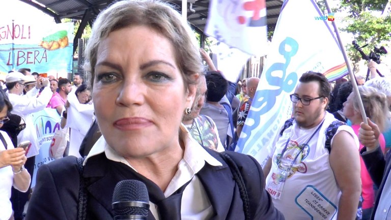 Il Pride per i diritti di tutti è una grande festa colorata Il Pride per i diritti di tutti è una grande festa colorata