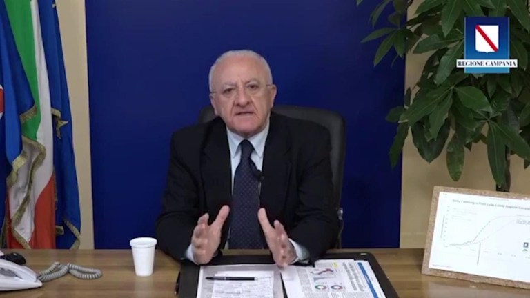 Coronavirus Campania, la diretta Fb del presidente De Luca: “Basta mezze misure” Coronavirus Campania, la diretta Fb del presidente De Luca: “Basta mezze misure”
