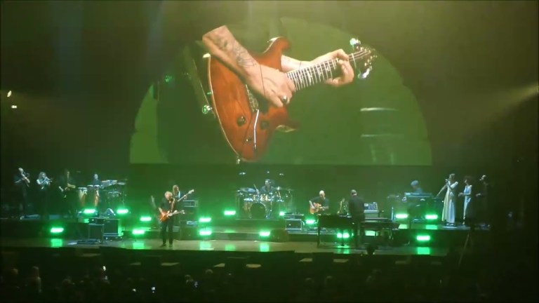 Gianni Morandi – Un mondo d’amore (con assoli della band) – Roma, 18 marzo 2023 Gianni Morandi – Un mondo d’amore (con assoli della band) – Roma, 18 marzo 2023