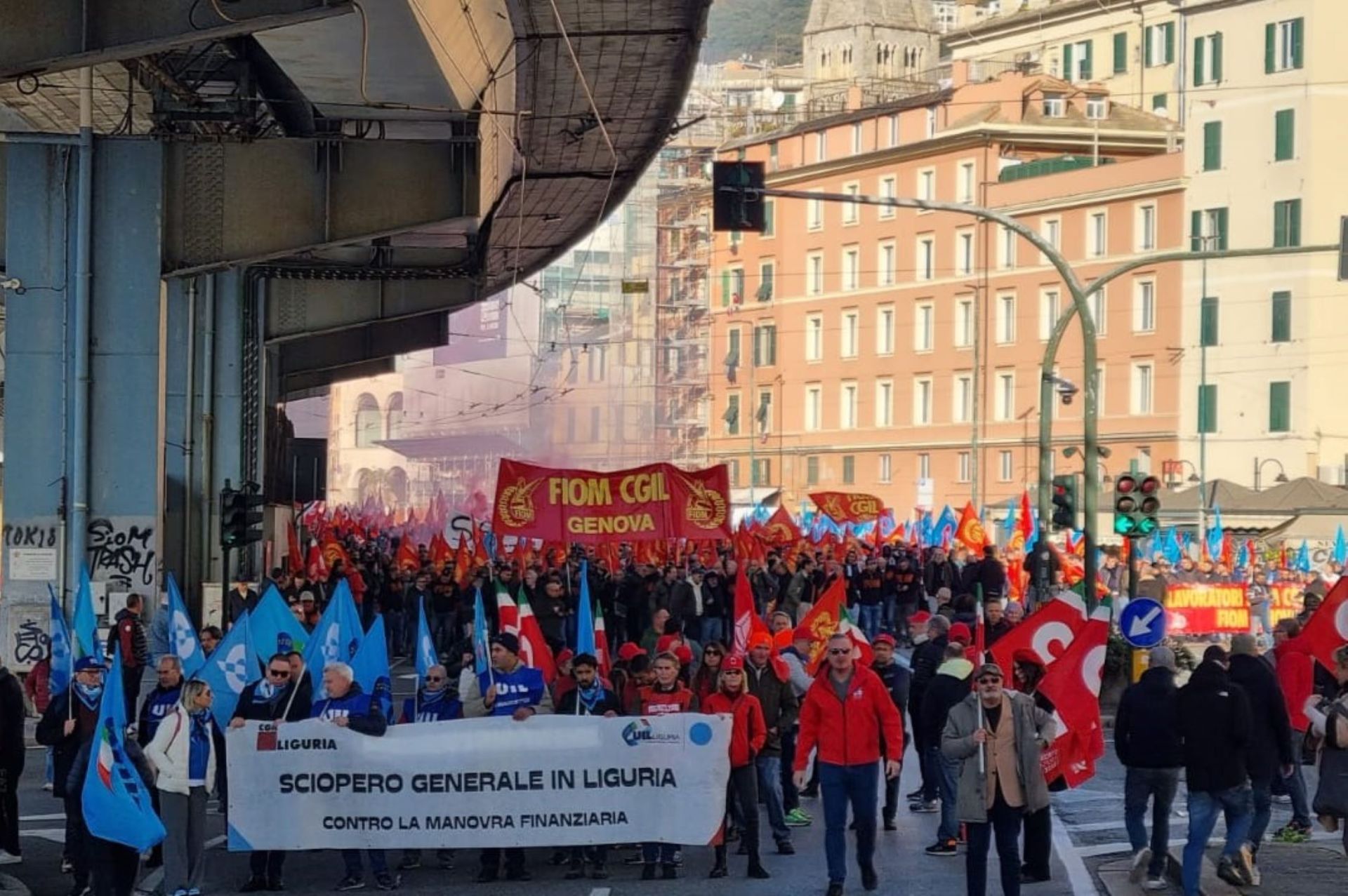 Sciopero contro la legge di bilancio, Cgil-Uil: “Oggi a Genova siamo in 5.000” Sciopero contro la legge di bilancio, Cgil-Uil: “Oggi a Genova siamo in 5.000”