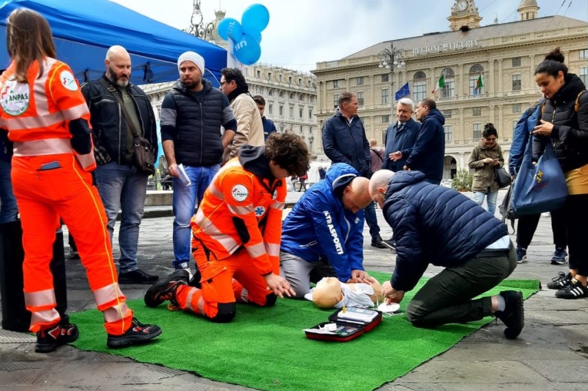 Uiltrasporti in piazza per il cuore dei lavoratori: «Defibrillatori e formazione per salvare le vite» Uiltrasporti in piazza per il cuore dei lavoratori: «Defibrillatori e formazione per salvare le vite»