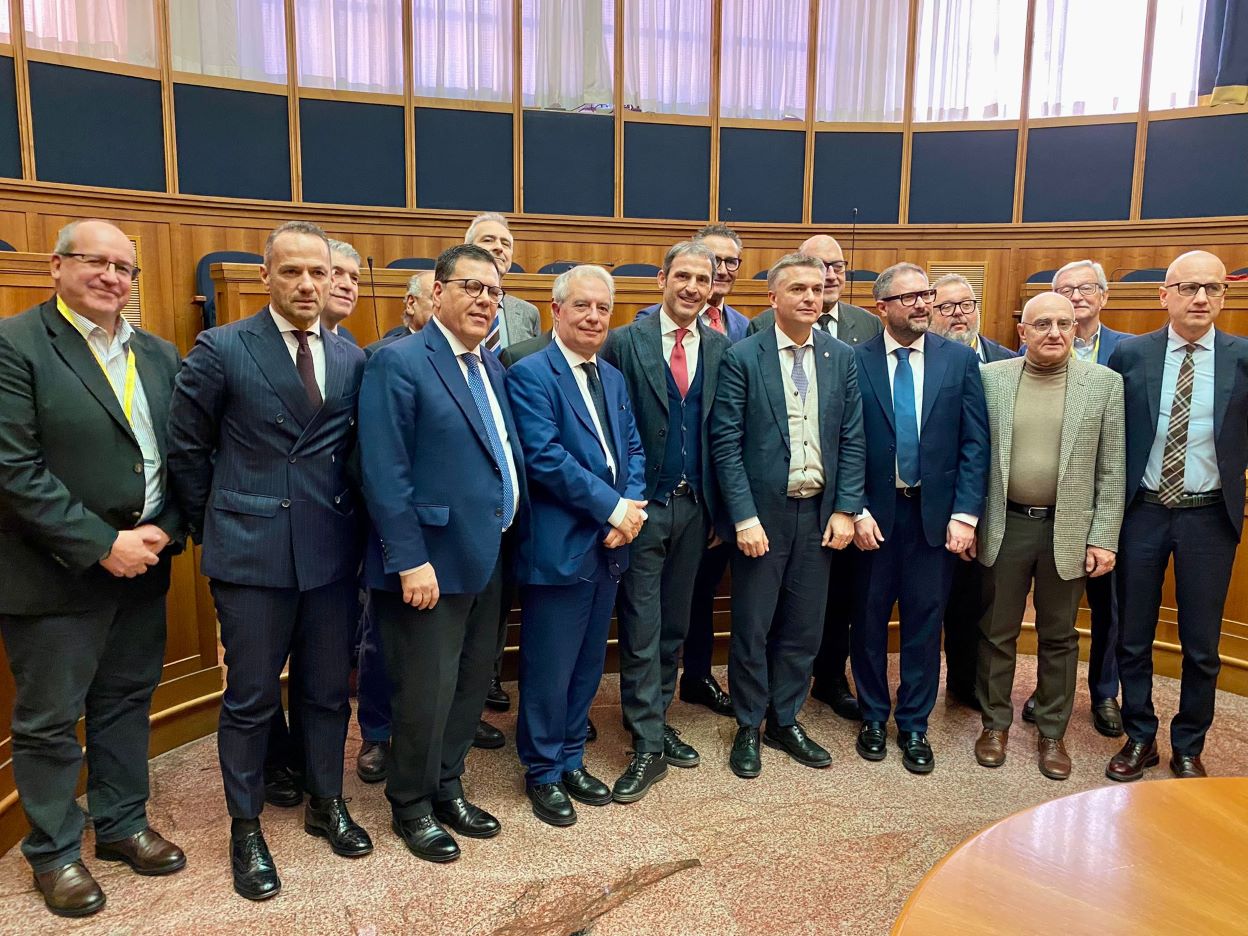 Blue economy, Rixi a Londra all’assemblea Imo: “Impegno del governo a rendere porti più attraenti e funzionali” Blue economy, Rixi a Londra all’assemblea Imo: “Impegno del governo a rendere porti più attraenti e funzionali”