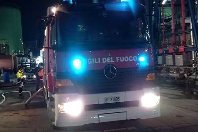 Iplom collabora con i Vigili del Fuoco per spegnere l’incendio a Sarissola Iplom collabora con i Vigili del Fuoco per spegnere l’incendio a Sarissola