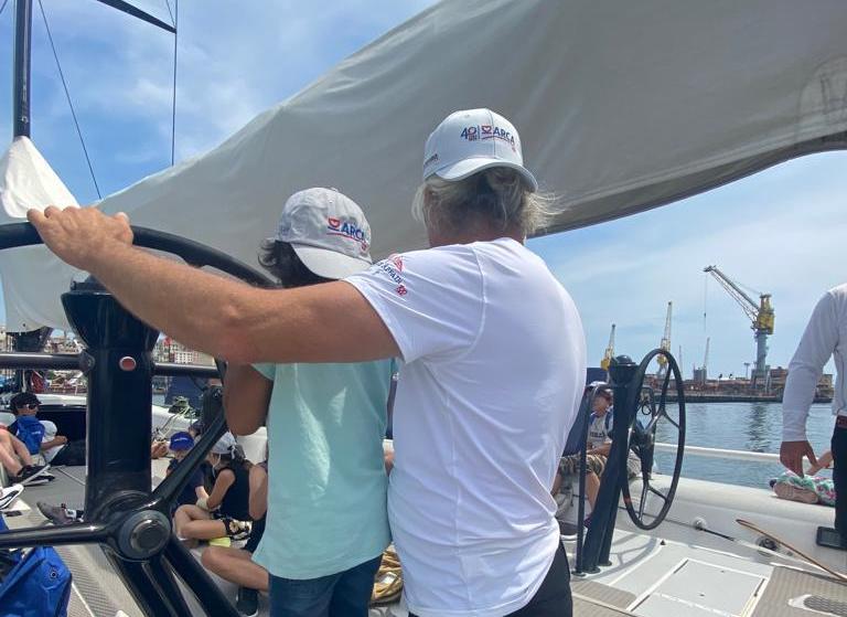 Barca a vela con Il Porto dei piccoli per oltre 40 bambini del Gaslini provenienti da 10 Paesi Barca a vela con Il Porto dei piccoli per oltre 40 bambini del Gaslini provenienti da 10 Paesi