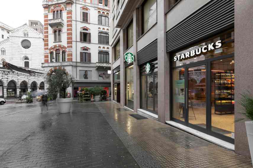 Starbucks ha aperto a Genova: è il 26° store in Italia, il primo in Liguria Starbucks ha aperto a Genova: è il 26° store in Italia, il primo in Liguria
