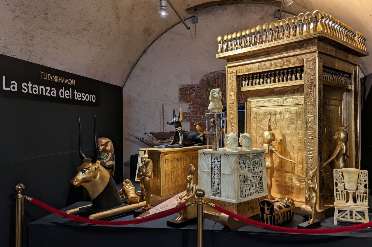Da domani a Porta Siberia la mostra “Tutankhamon. La tomba, il tesoro, la maledizione” Da domani a Porta Siberia la mostra “Tutankhamon. La tomba, il tesoro, la maledizione”