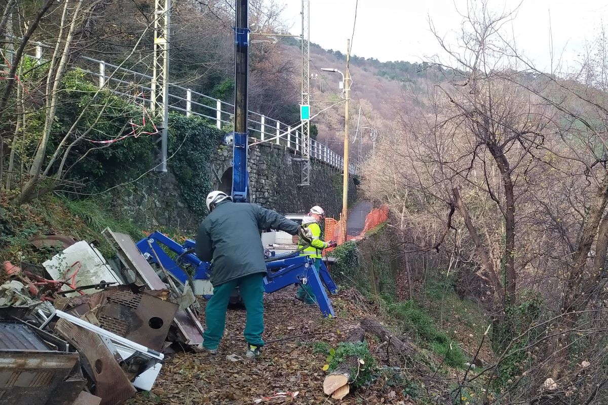 Genova, completata la bonifica della scarpata soprastante Staglieno Genova, completata la bonifica della scarpata soprastante Staglieno