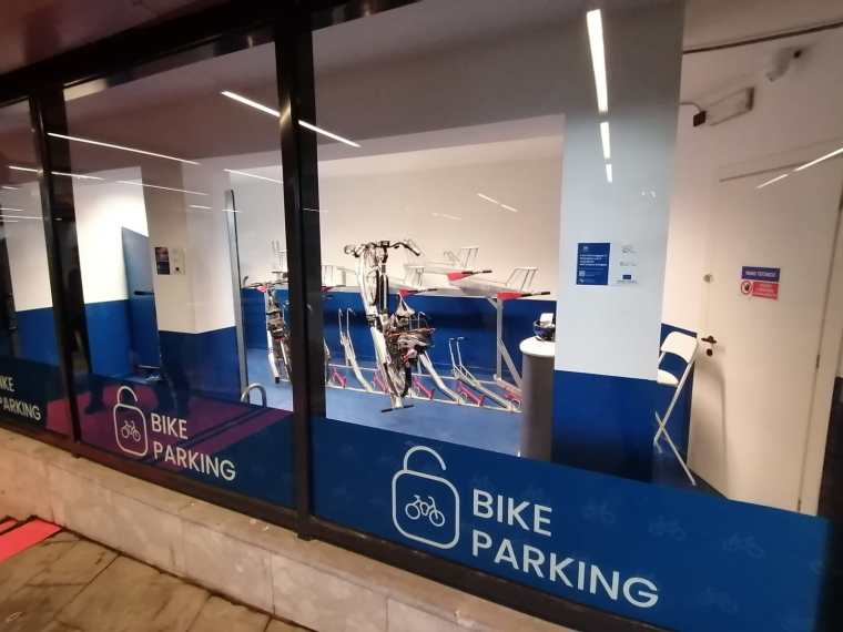 Genova: inaugurato il cicloparcheggio coperto di piazza De Ferrari Genova: inaugurato il cicloparcheggio coperto di piazza De Ferrari